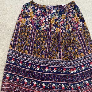 PATTERNED KNEE LENGTH SKIRT